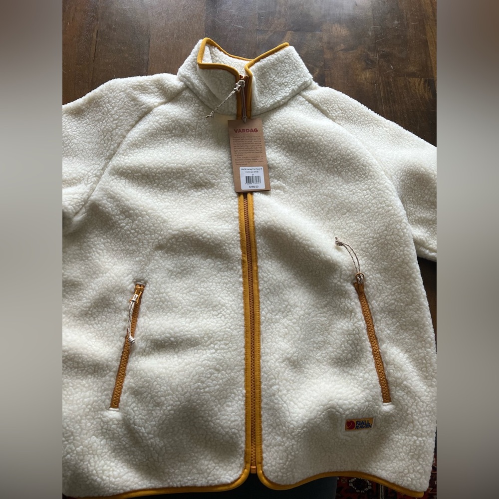 NWT- women’s Fjall Raven Fleece - Size M